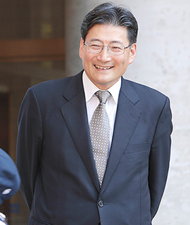 校長 佐野 新生