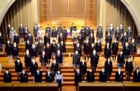 ６年生を送る会（第２部）では、第二校歌と「旅立ちの日に」を歌いました。