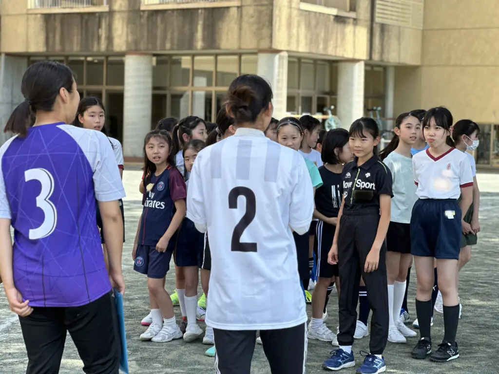 立教大学体育会サッカー部女子チーム来校 | 立教女学院小学校