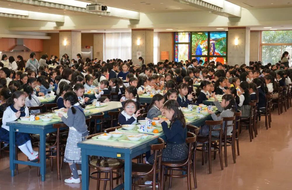 全校児童が集う食堂