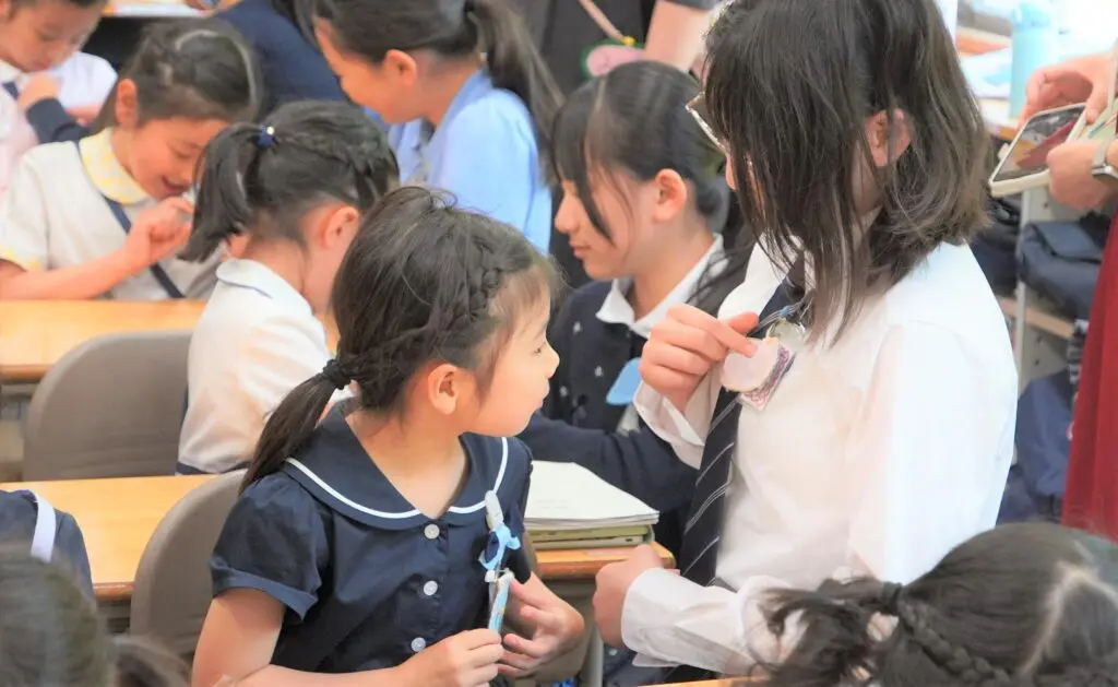 6年生から1年生へ | 立教女学院小学校