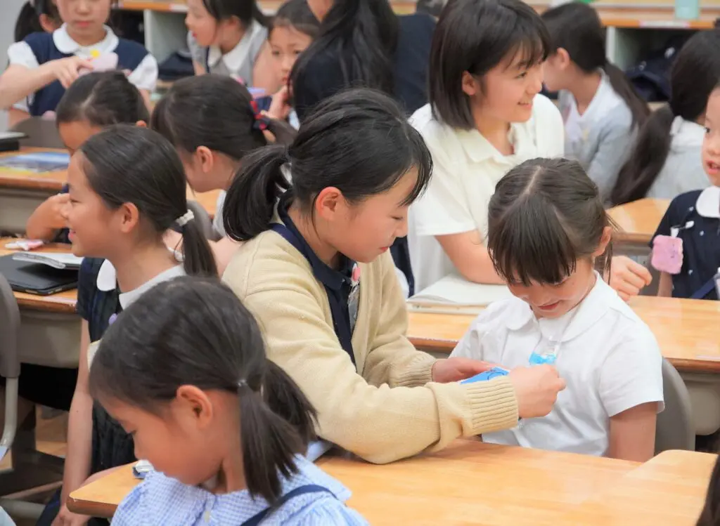 6年生から1年生へ | 立教女学院小学校