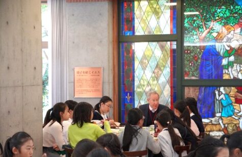 みんなで会話を楽しんでいました。